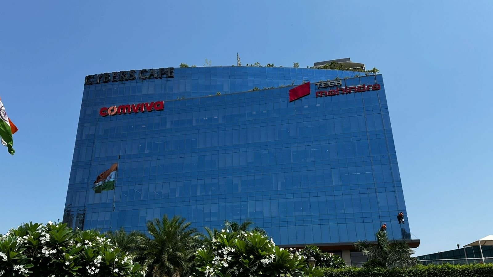 The Invisible 'Spidermen' of Sector 59: Maintaining Gurugram's Glass Skyline